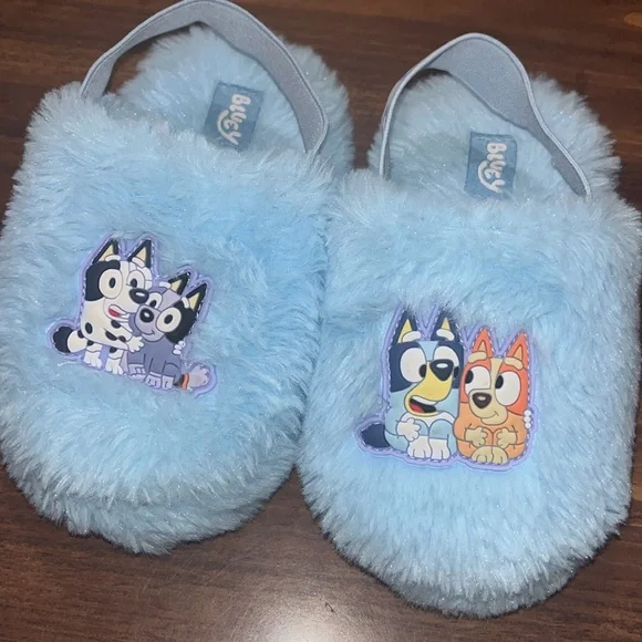 Bluey shoes- 2 pair size 7 - Picture 3 of 9